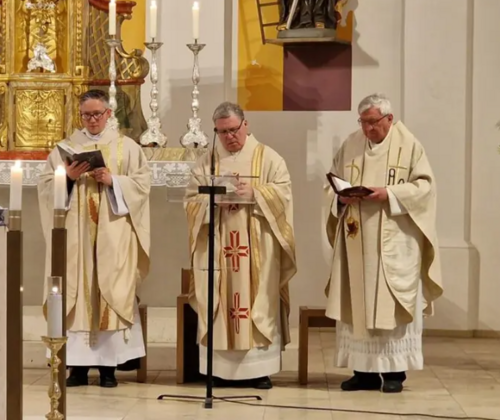 Regionaldekan Manfred Strigl zur Pastoralvisitation in der Pfarreiengemeinschaft Pleystein. Foto: Josef Kleber