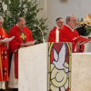 53 Jugendliche aus der Pfarreiengemeinschaft Pleystein-Waidhaus-Miesbrunn-Burkhardsrieth empfingen in der Pfarrkirche St. Emmeram in Waidhaus das Sakrament der Firmung
